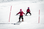 Barn åker slalom i Malå