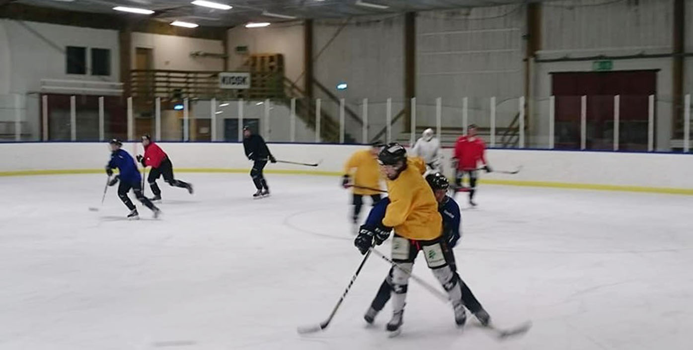 Hockeymatch i Malå ishall